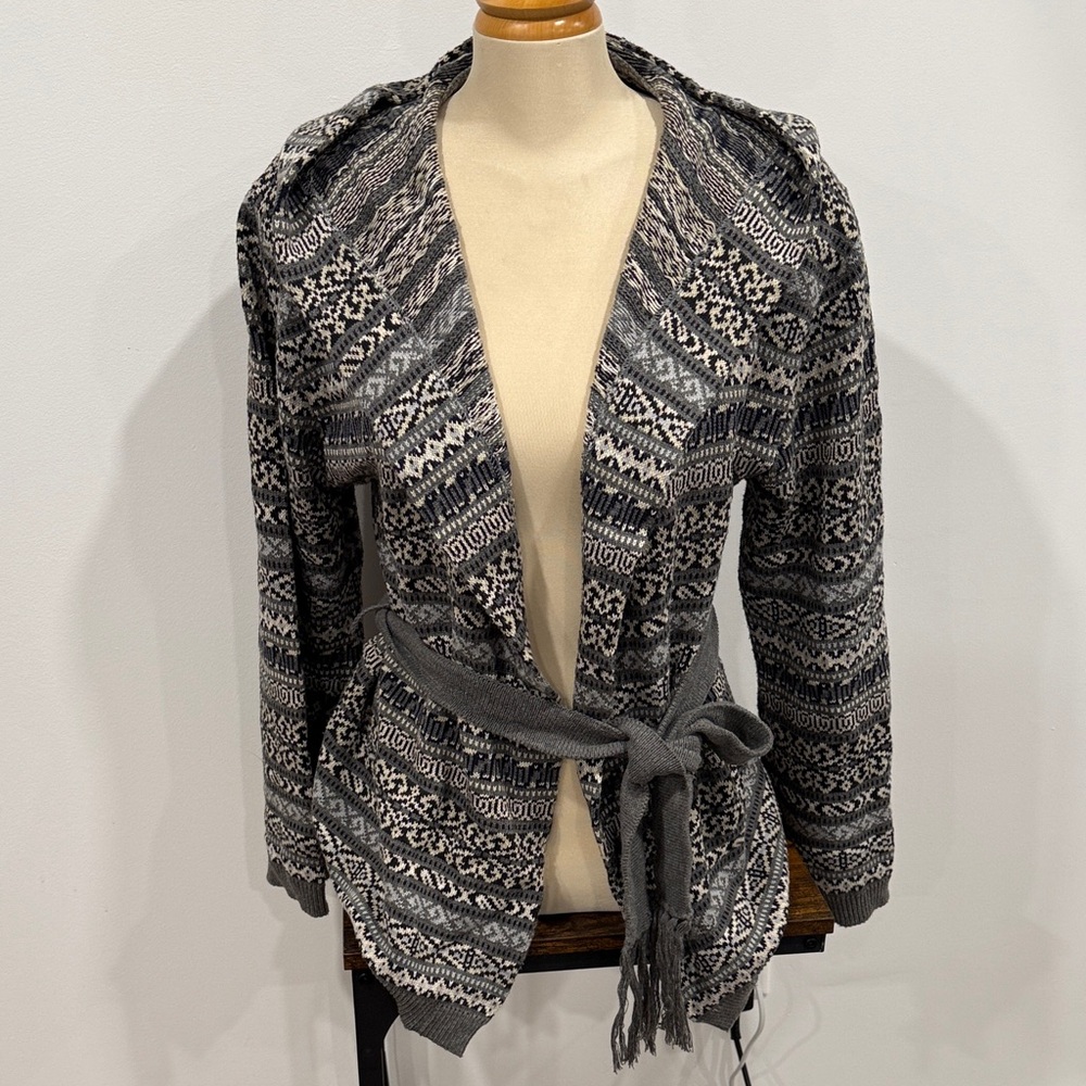 Goddis Knit Cardigan in Black and Gray Scandinavian Print